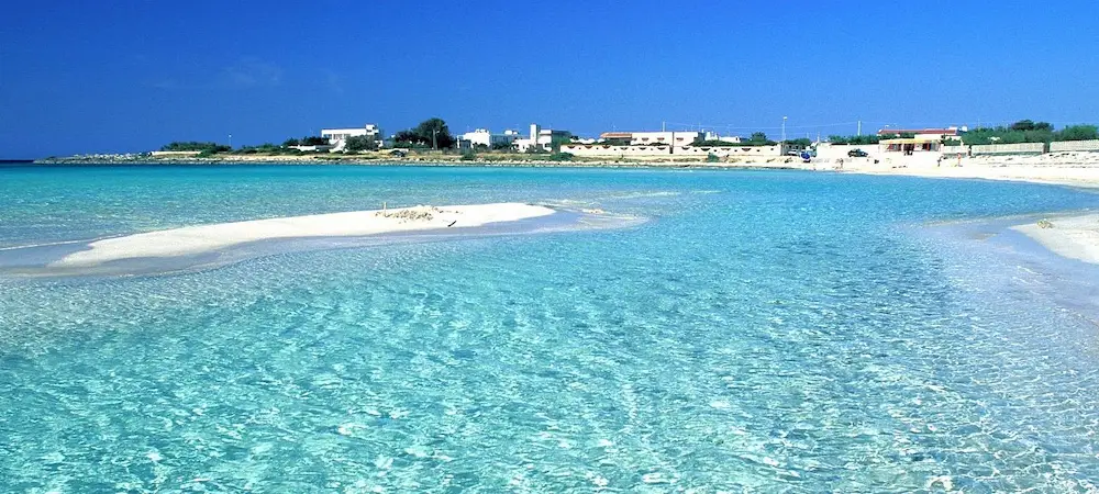 Plage de Punta Prosciutto tôt le matin, Salento, Pouilles, juillet