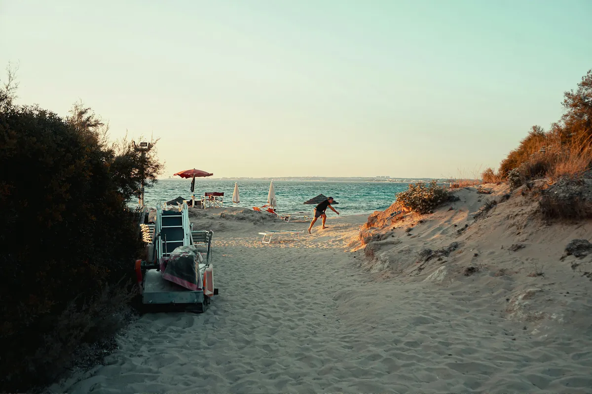Côte des Pouilles sous la chaleur estivale, Puglia, août