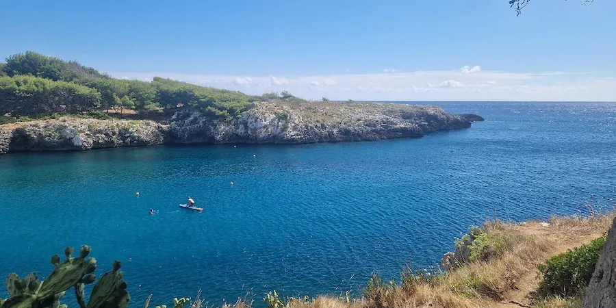 Crique de Punta della Suina déserte près de Gallipoli, octobre, Pouilles