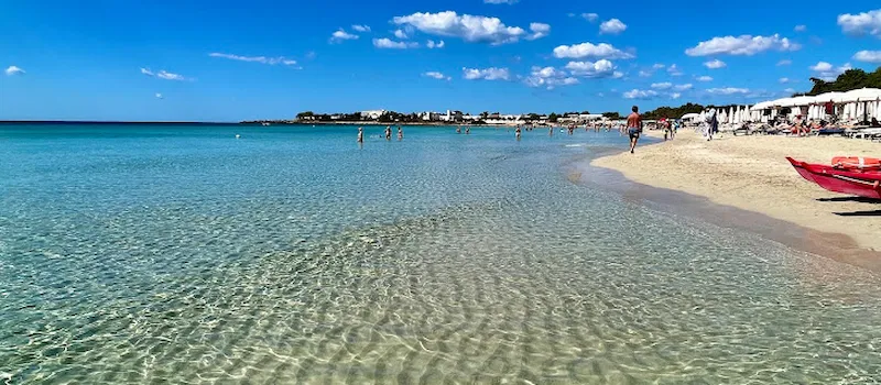 Plage de Punta Prosciutto, sable blanc et eau turquoise, Porto Cesareo, mer Ionienne, Pouilles