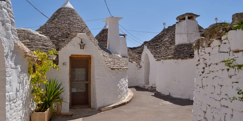 Quartier d'Aia Piccola à Alberobello hors de la foule estivale, septembre, Pouilles