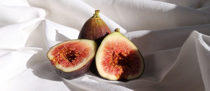 Figues farcies aux amandes de la Sagra del Fico Mandorlato, San Michele Salentino, septembre