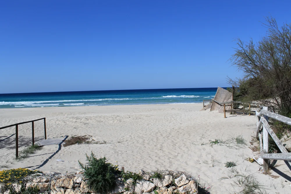 Vue panoramique sur la vieille ville de Gallipoli et son littoral, mer Ionienne, Pouilles
