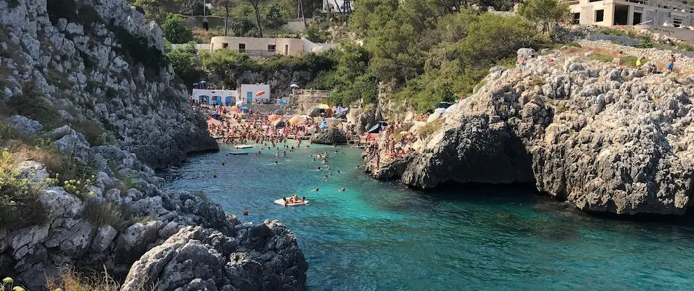 Cala dell'Acquaviva, bras de mer rocheux aux sources froides, Marittima, Castro, mer Adriatique, Pouilles