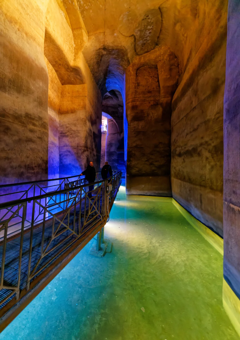 Immense citerne souterraine du Palombaro Lungo sous la Piazza Vittorio Veneto, Matera