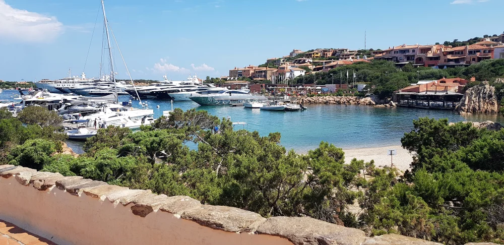 Marina de Porto Cervo, Costa Smeralda, yachts de luxe dans le nord-est de la Sardaigne