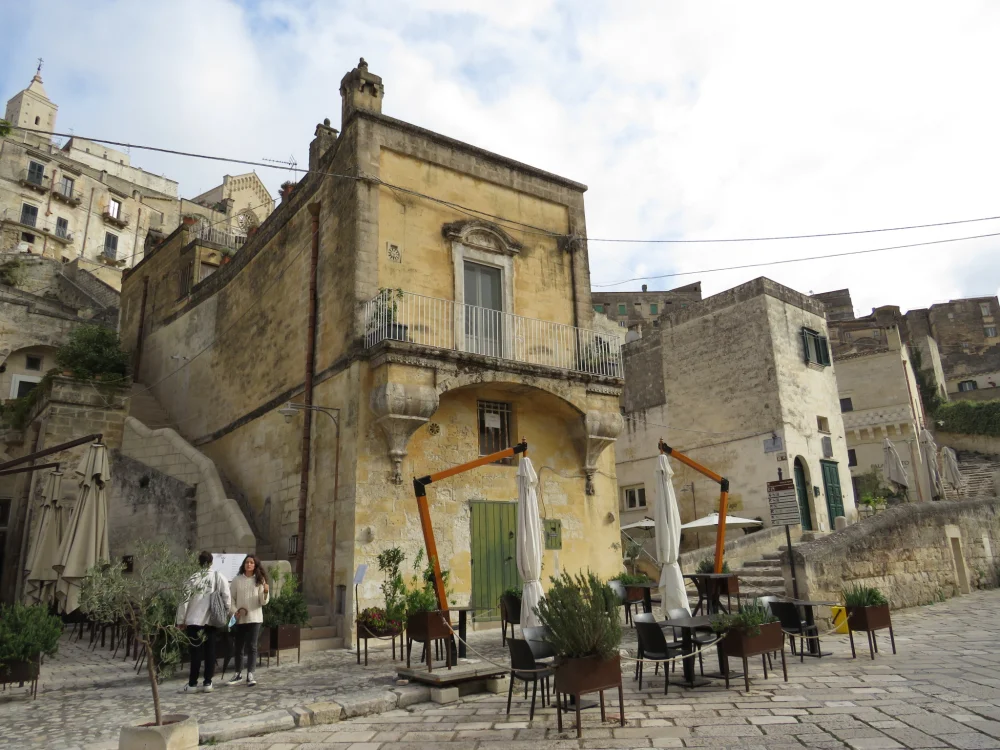 Via Fiorentini dans le Sasso Barisano avec la cathédrale en arrière-plan, Matera