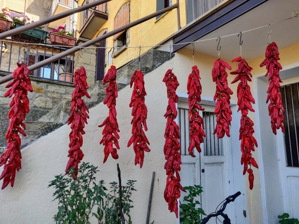 Produits locaux de Basilicate, poivrons séchés et spécialités du terroir lucanien