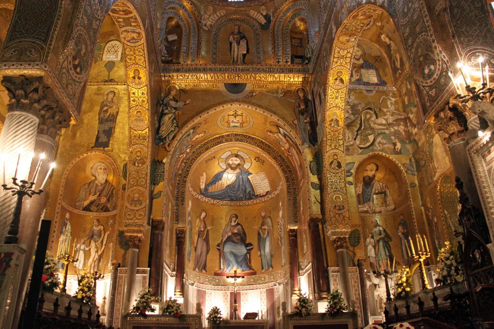Mosaïques byzantines dorées de la Chapelle Palatine et plafond à muqarnas fatimides, Palais des Normands, Palerme