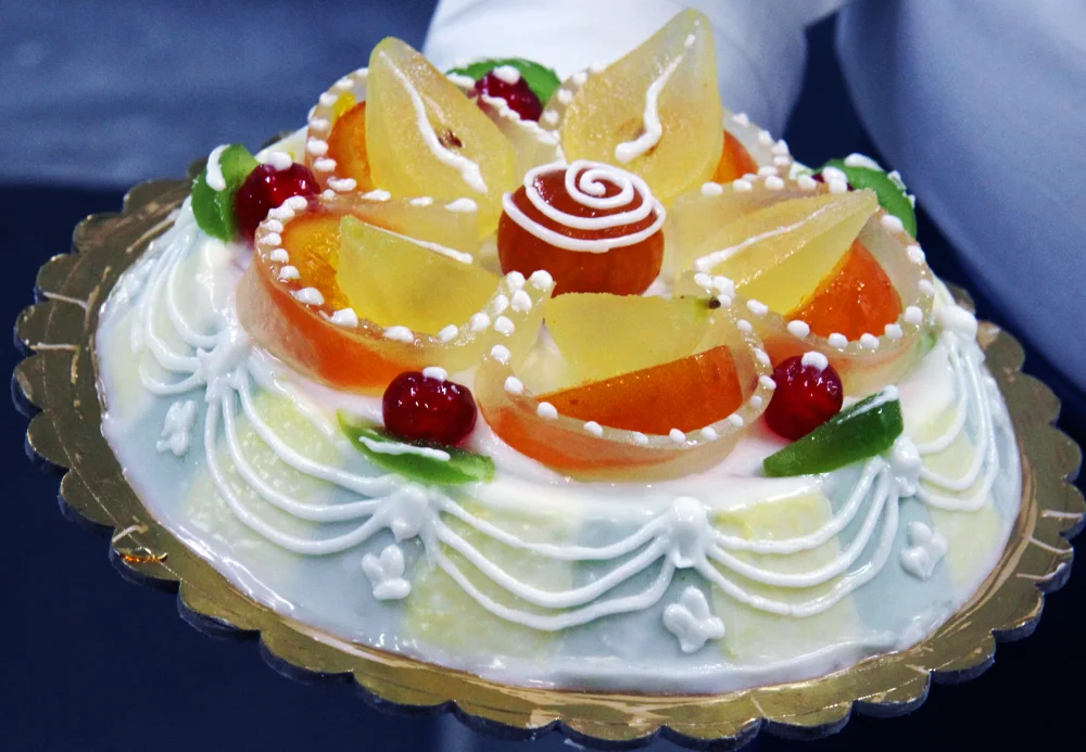 Cassata siciliana traditionnelle avec pâte d'amande verte et fruits confits, Palerme, Sicile