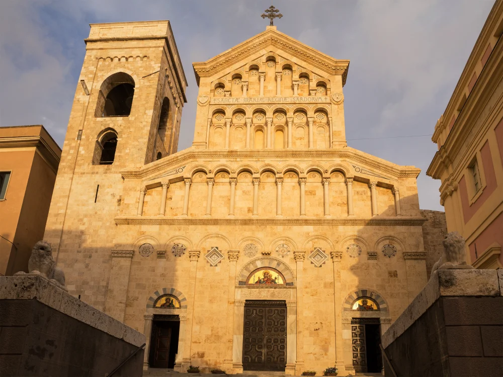 Façade de la cathédrale Santa Maria de Cagliari, Piazza Palazzo, quartier Il Castello