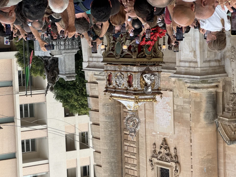 Procession de la fête de San Giovanni Battista dans les ruelles de Ragusa Ibla, Sicile