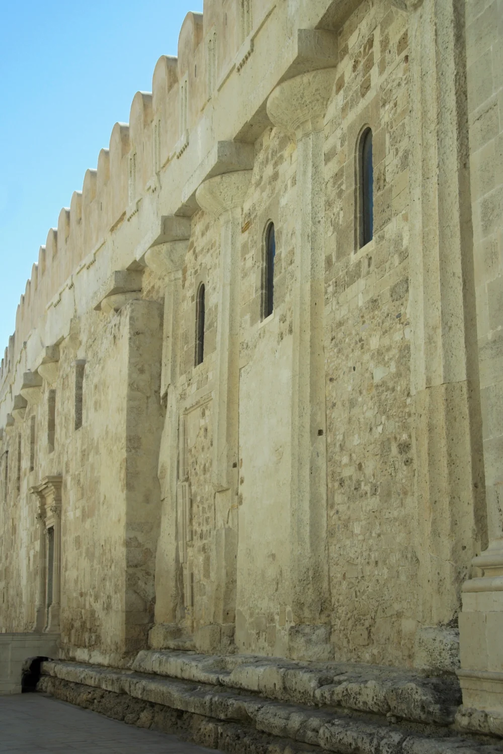 Colonnes doriques du temple d'Athéna intégrées dans la cathédrale baroque de Syracuse, Ortigie