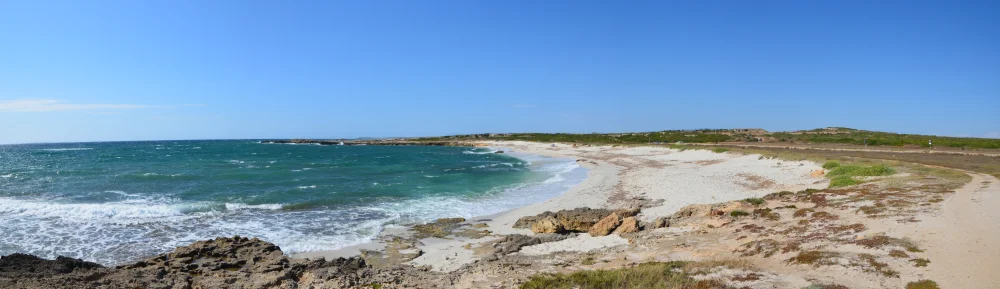 Le sable en grains de quartz blanc d'Is Arutas qui ressemble à des grains de riz, Sardaigne