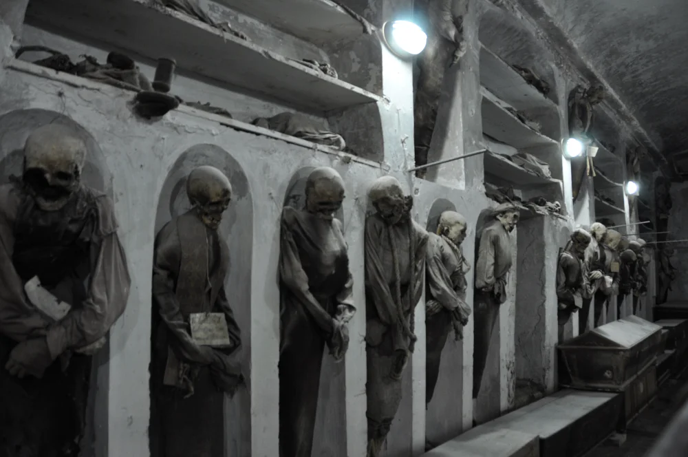 Momies accrochées aux murs des catacombes des Capucins, Palerme, Sicile