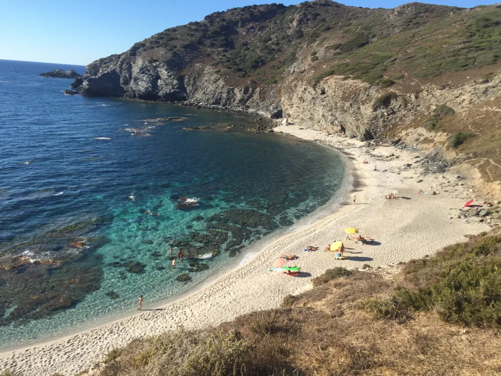 Longues dunes sauvages de la plage de Rena Majore sous le soleil, Santa Teresa Gallura, nord de la Sardaigne