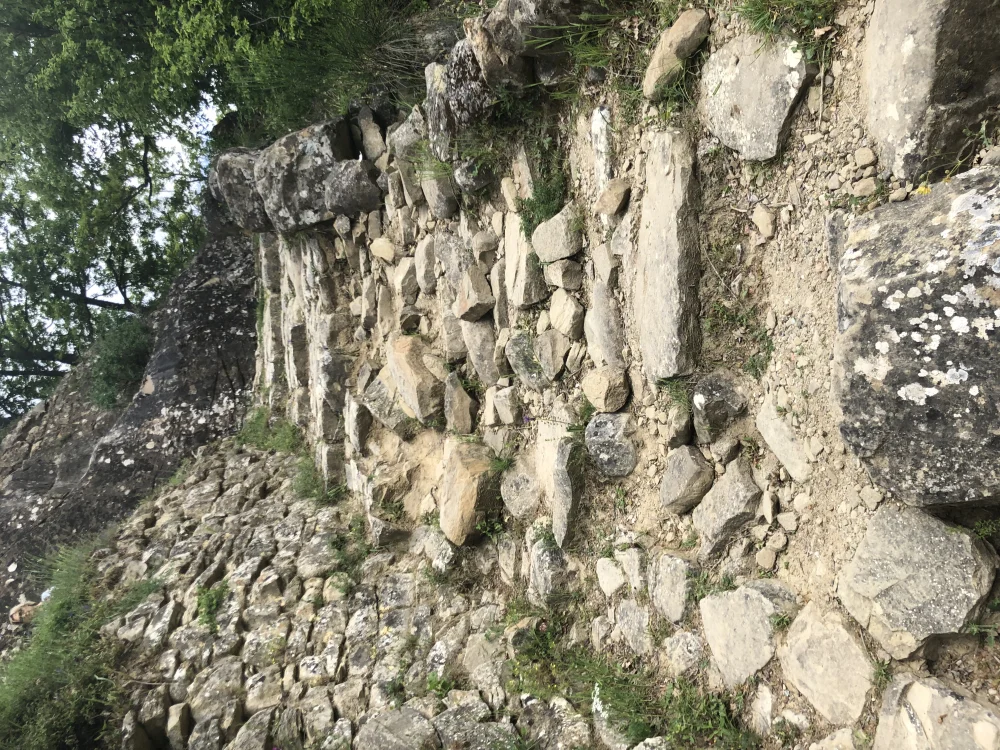 Sentier des Sept Pierres reliant Castelmezzano à Pietrapertosa dans la gorge du Caperrino, Basilicate