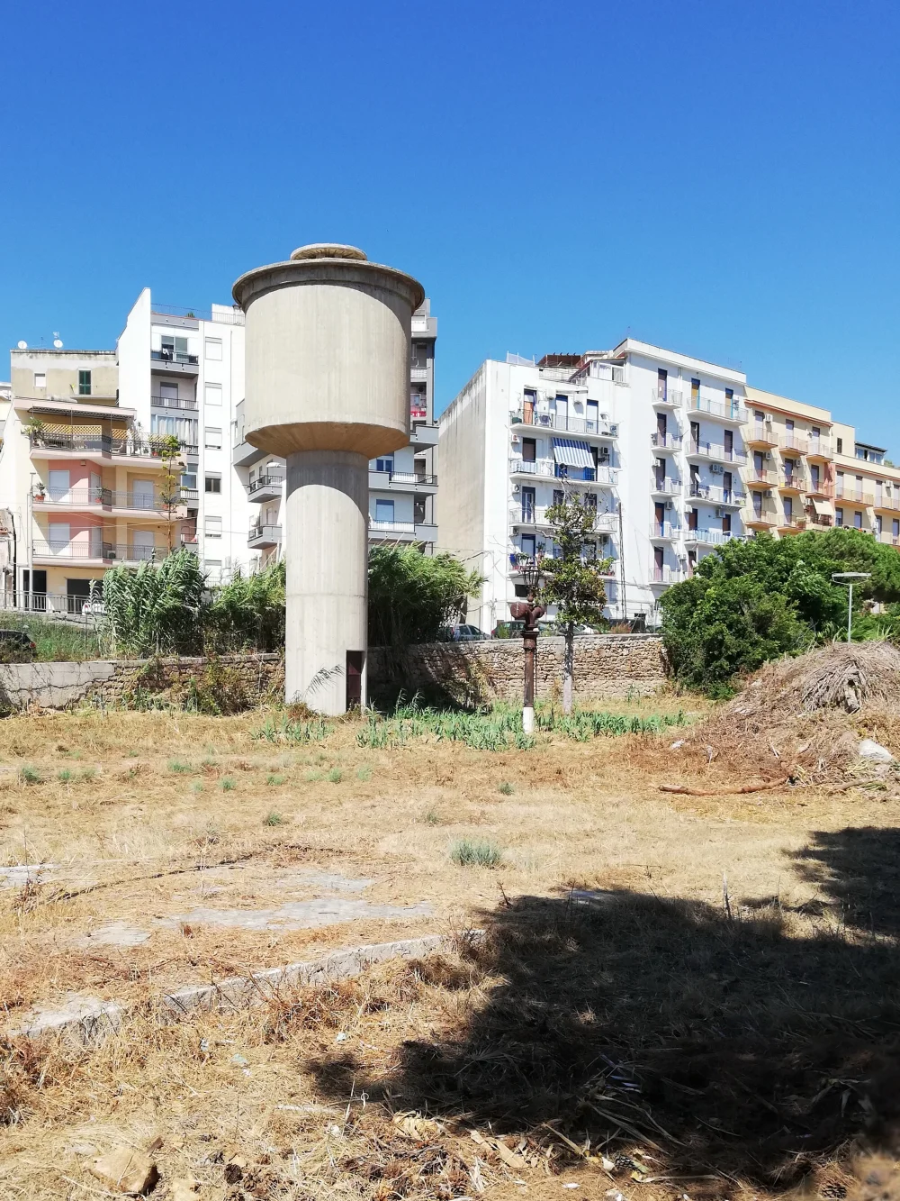 Tour de l'eau de la gare de Sciacca en Sicile, vestige du réseau hydrique historique de l'île
