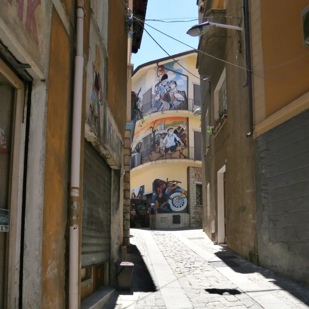 Murales politiques sur les façades des maisons d'Orgosolo, Barbagia, Sardaigne