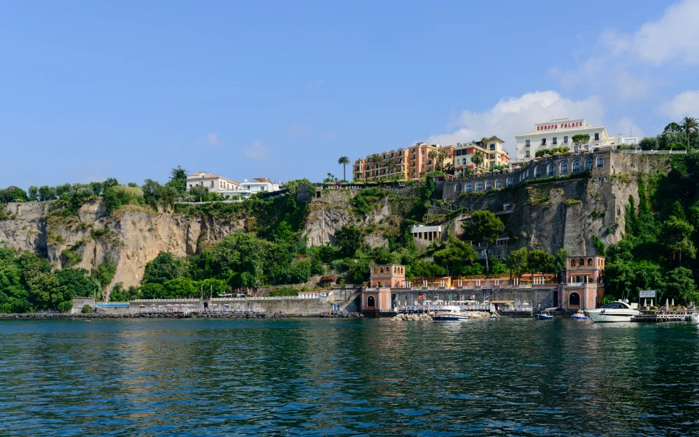 Littoral de Sorrente face au Golfe de Naples