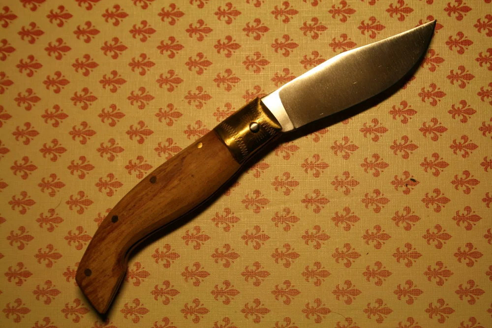 Couteau resolza de Pattada, lame en acier au carbone et manche en corne de bélier