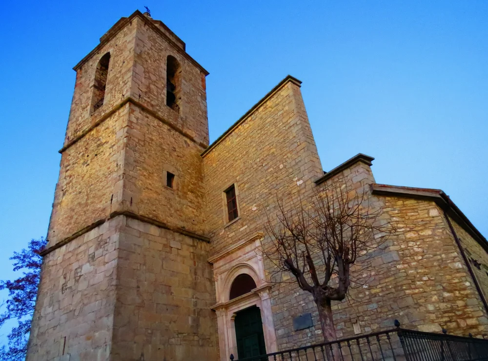 Façade de l'église San Marco Evangelista dans le centre historique d'Agnone