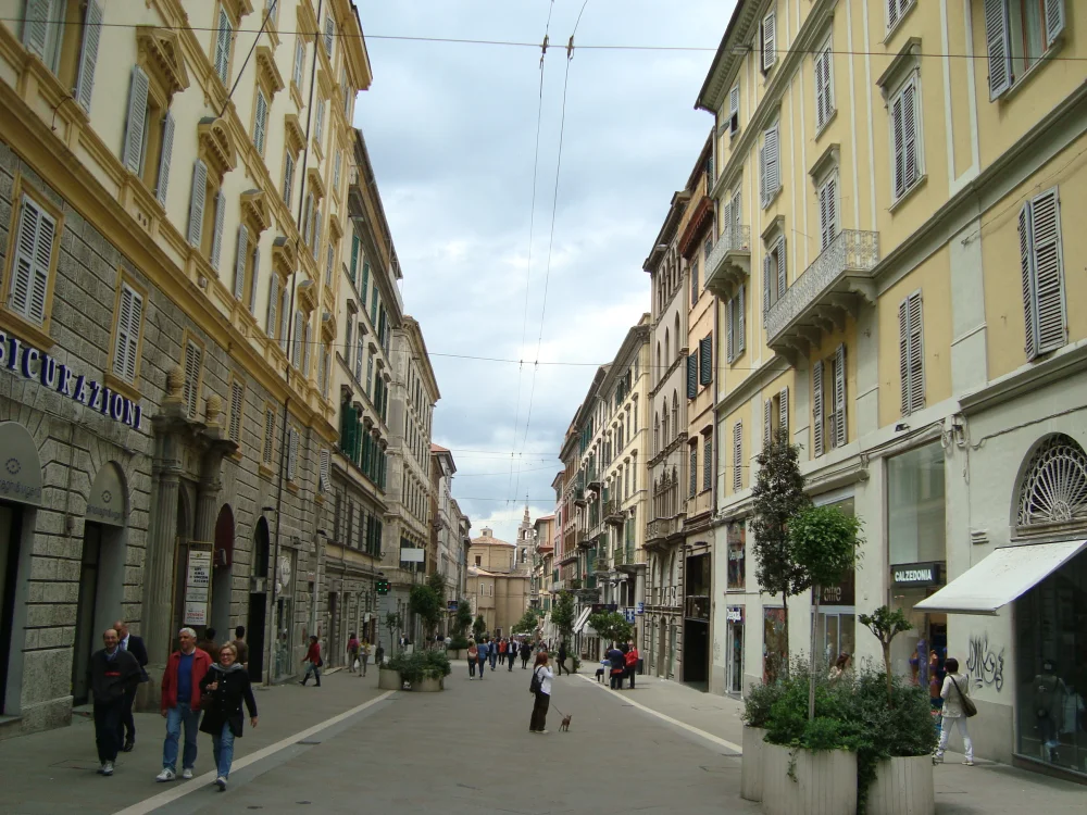 Corso Garibaldi, artère commerçante rectiligne du centre d'Ancône