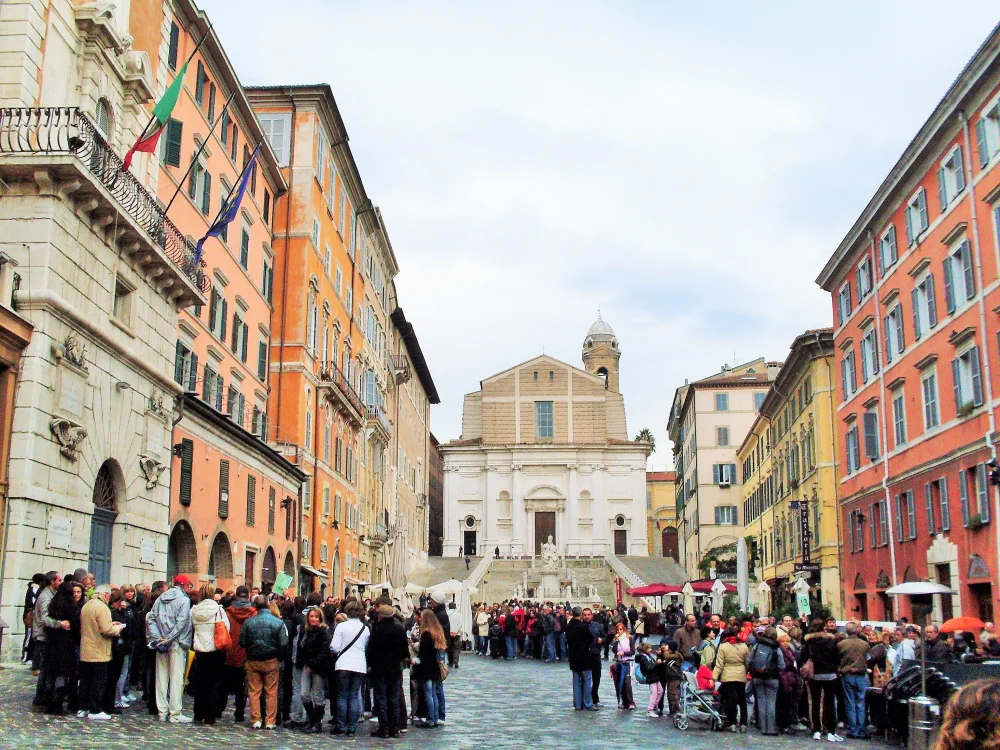 Piazza del Papa dans le centre historique d'Ancône