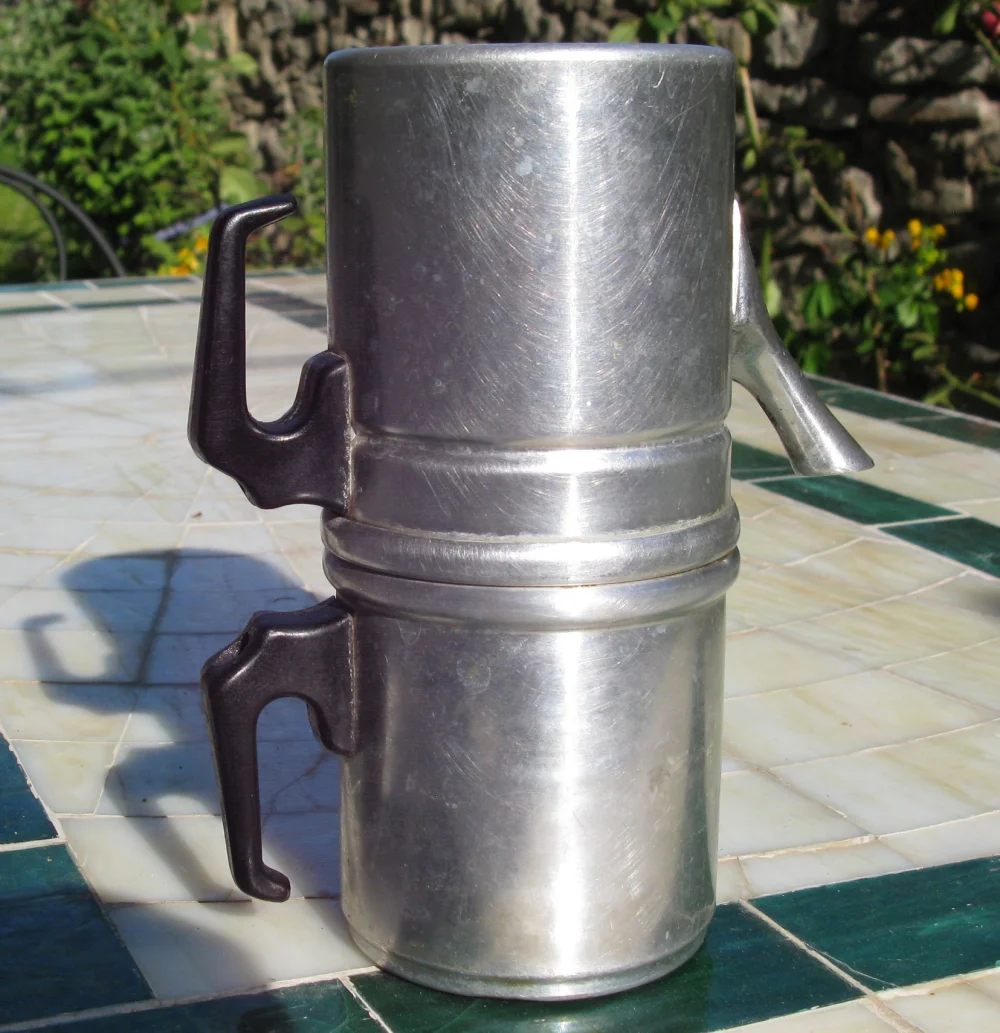 Cuccumella, cafetière napolitaine traditionnelle en métal à deux compartiments