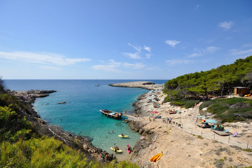 Crique de San Domino, île de l'archipel des Tremiti, Adriatique