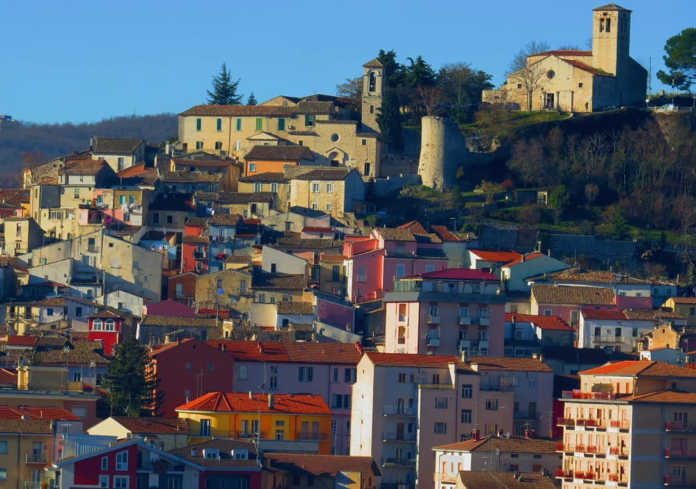 Toits et ruelles du centre historique de Campobasso vus depuis la ville haute
