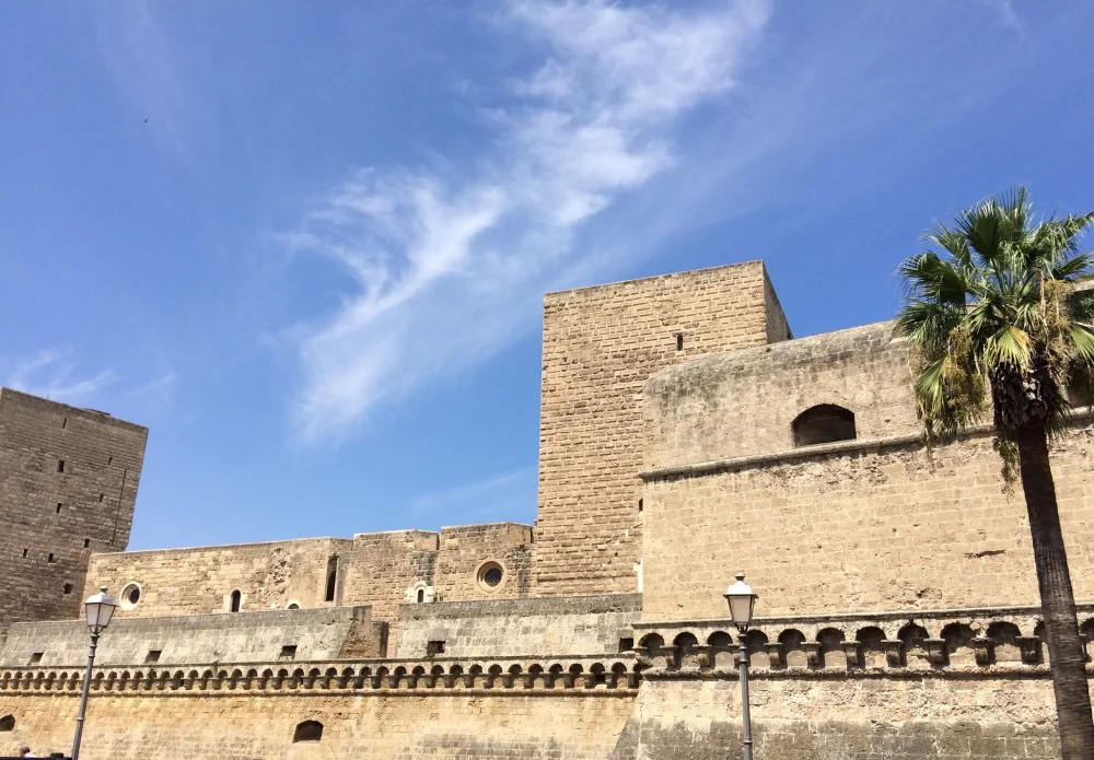 Castello Svevo de Bari, forteresse normande-souabe du XIIe siècle, cour intérieure, Pouilles