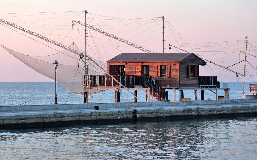 Filet et charpente en bois d'un trabocco sur la Costa dei Trabocchi, Abruzzes