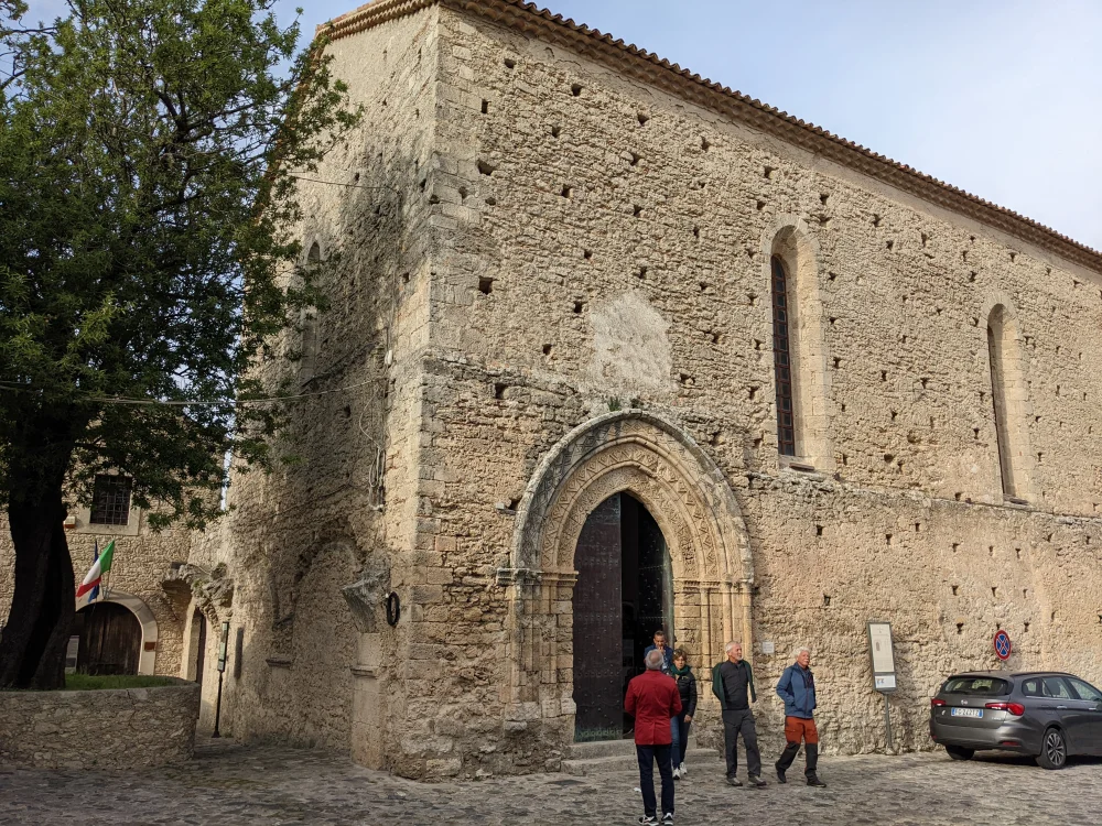 Portail gothique de l'église San Francesco d'Assisi à Gerace, Calabre
