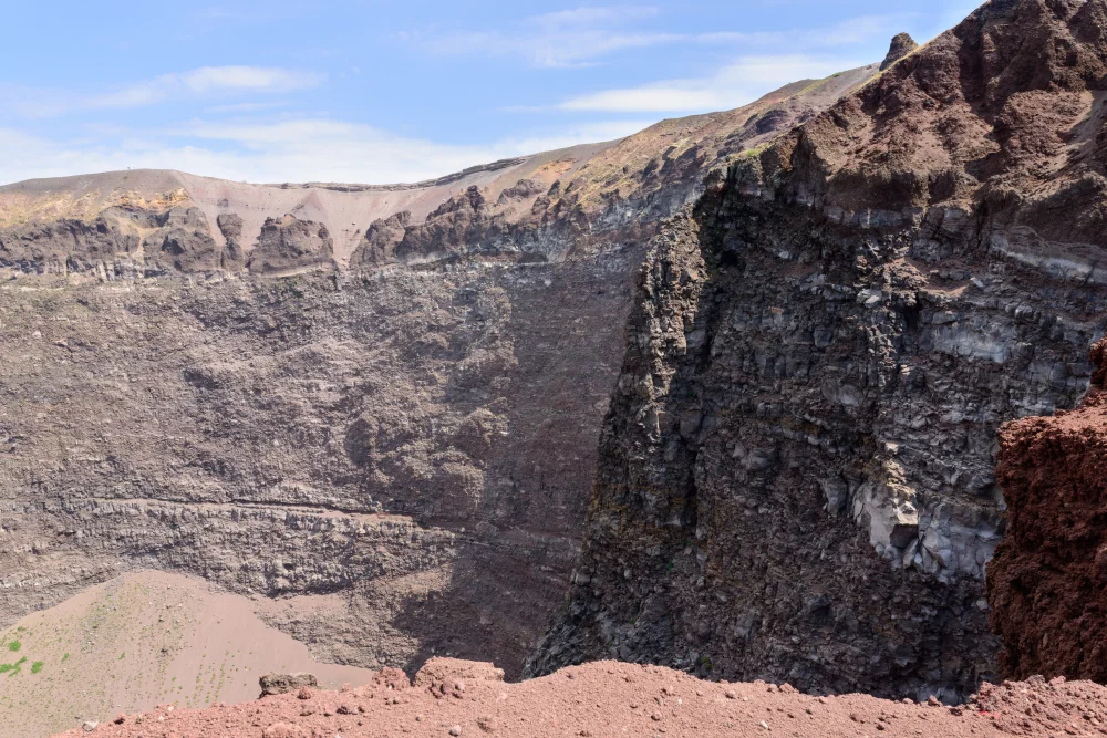 Météo, fermeture et visibilité : accepter qu’un volcan décide du programme