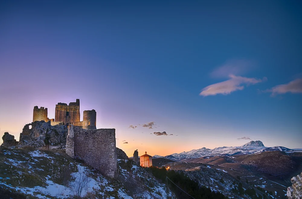 Vue sur les sommets du Gran Sasso depuis la forteresse de Rocca Calascio, Abruzzes