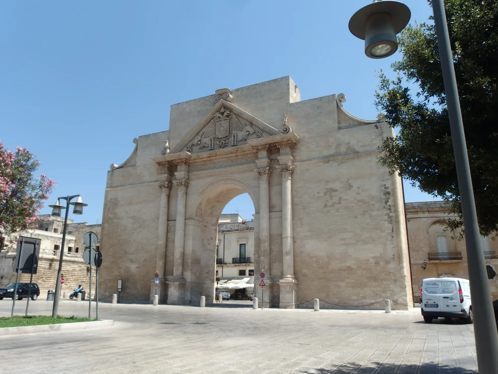 Piazza Duomo, Porta Napoli ou Porta Rudiae : vérifiez votre rendez-vous