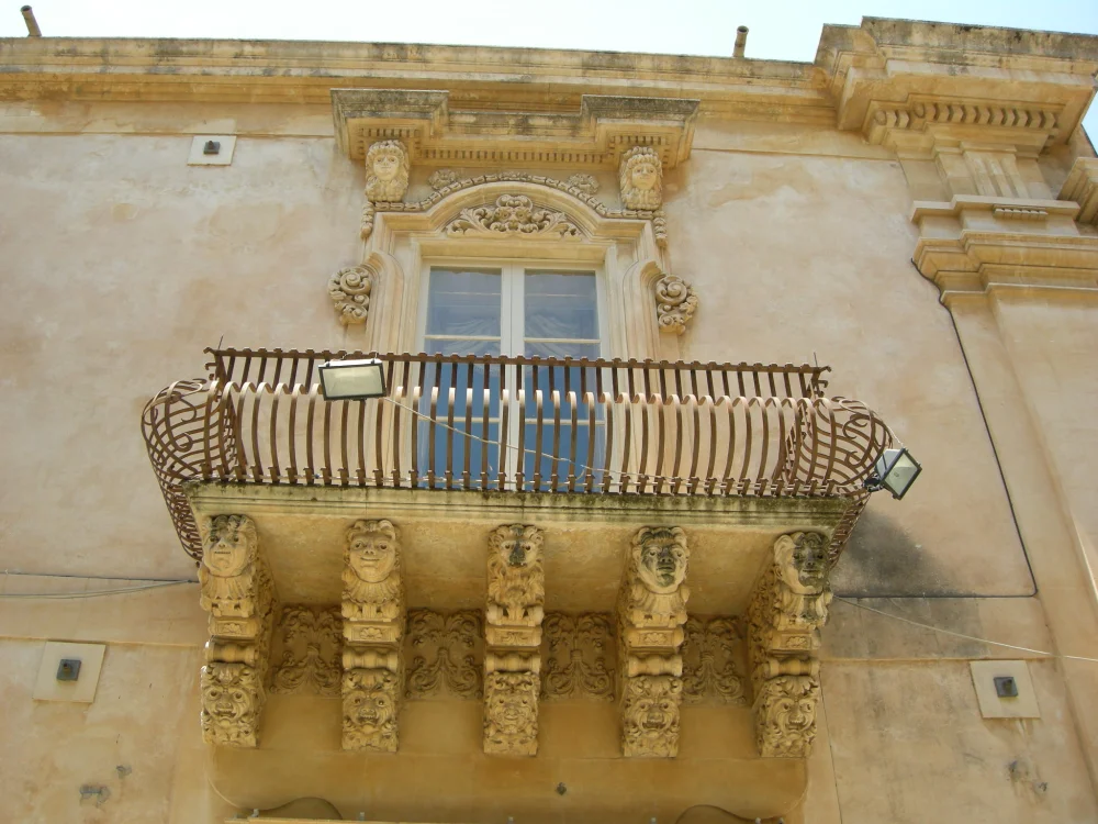 Balcons en fer forgé sculptés du Palazzo Nicolaci di Villadorata, Noto
