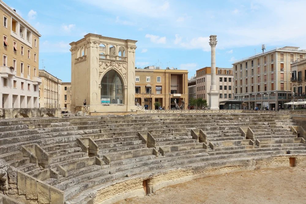 La Piazza Sant’Oronzo, du baroque à la ville romaine