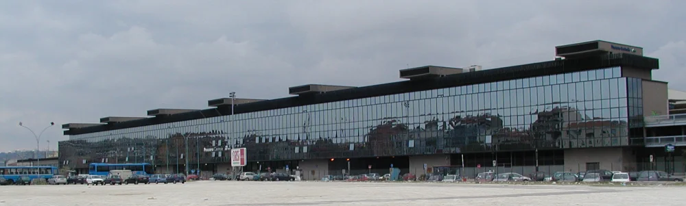 Façade de la gare de Pescara Centrale, nœud ferroviaire de la région