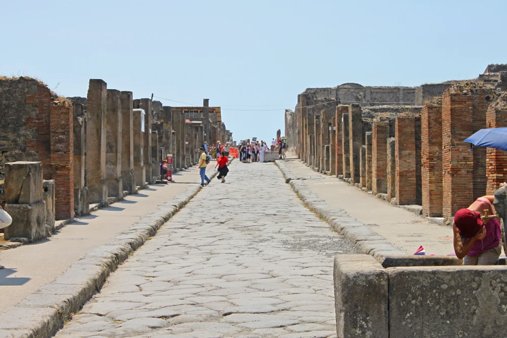 Via dell’Abbondanza jusqu’au quartier des spectacles