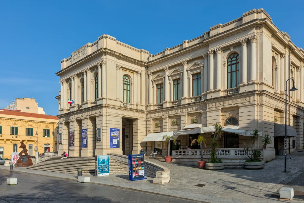 Théâtre Francesco Cilea sur le Corso Garibaldi, Reggio Calabria
