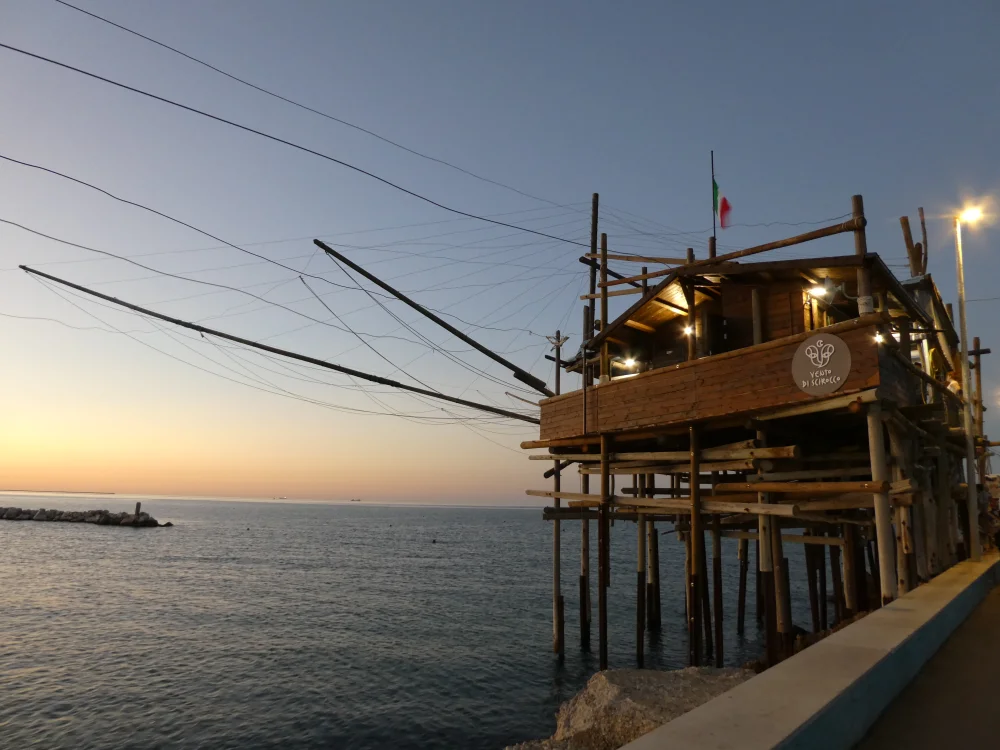 Trabocco en bois sur pilotis à San Vito Chietino, sur la Costa dei Trabocchi