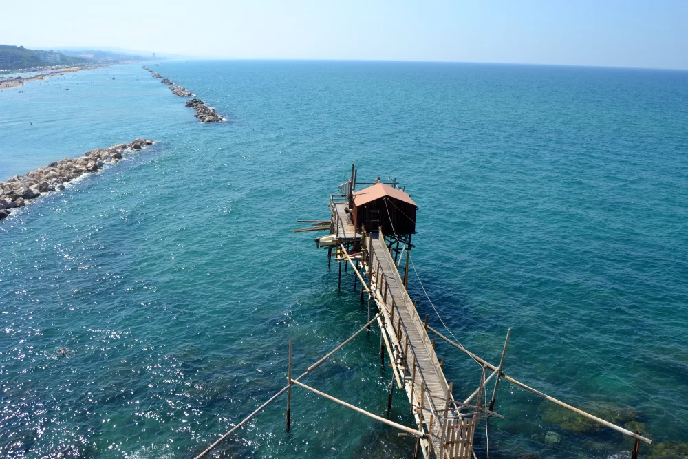 Trabucco en bois sur pilotis face à la mer Adriatique, Termoli