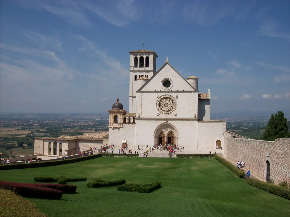 Nef gothique de la Basilique Supérieure de San Francesco à Assise, fresques attribuées à Giotto
