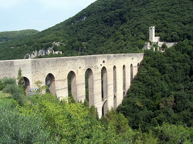 Le Ponte delle Torri enjambant la gorge du Tessino, Spoleto, Ombrie