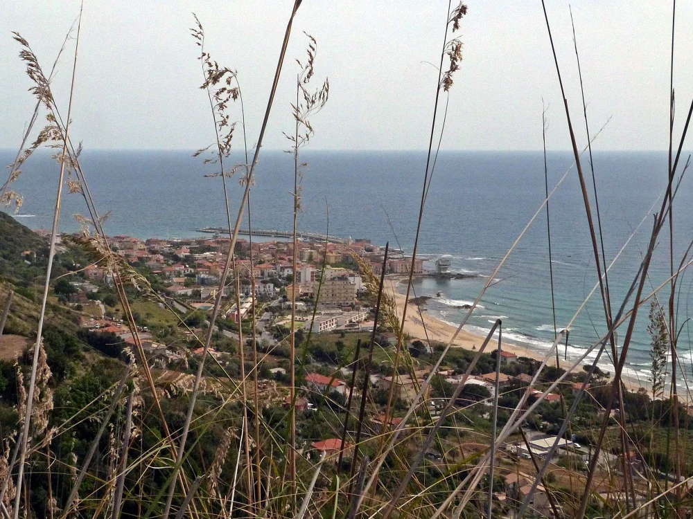 Plage de sable et front de mer d'Acciaroli, Cilento