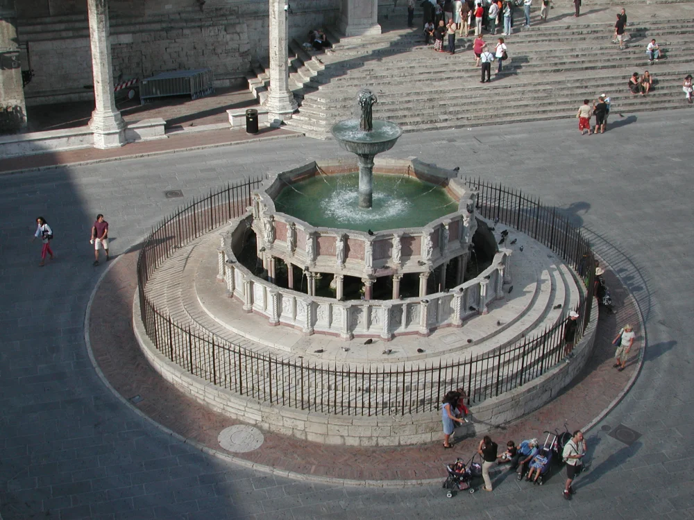 Bas-reliefs sculptés de la Fontana Maggiore sur la Piazza IV Novembre, Pérouse