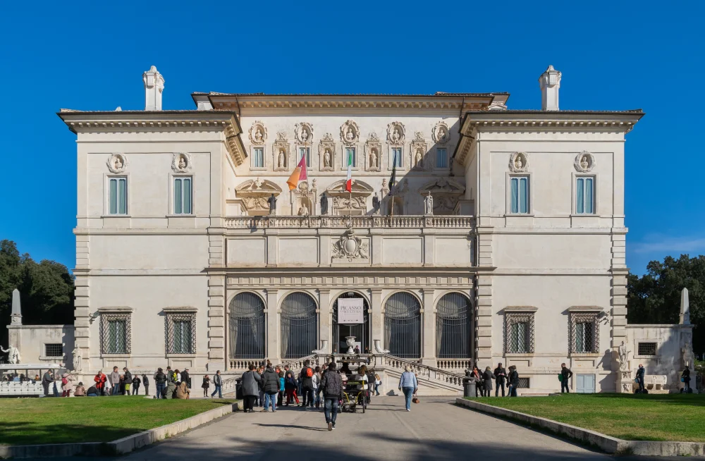 Façade de la Galerie Borghèse dans le parc de la Villa Borghese, Rome