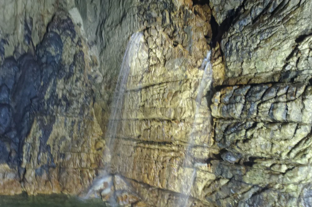 Suivre l’eau, les rapides et les cascades